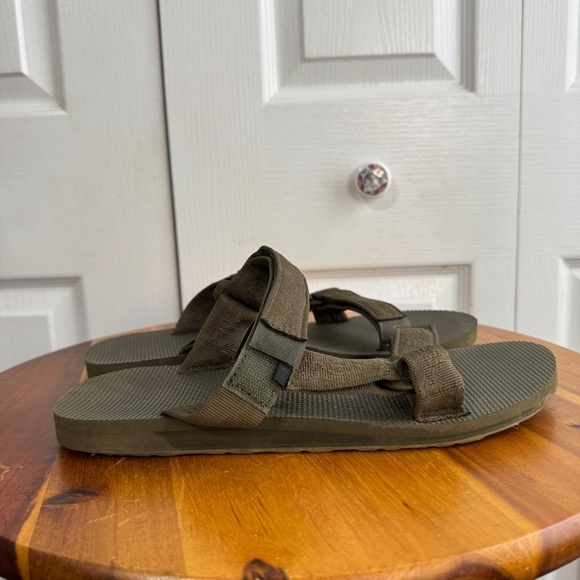 Teva green universal slide outdoor sandals size 10 - Picture 1 of 7